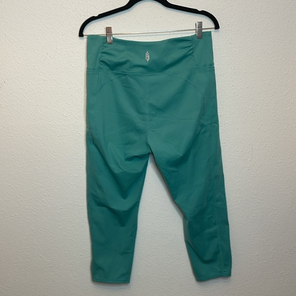 Free People FP Movement Teal Cropped Leggings Size Large - Picture 2 of 7